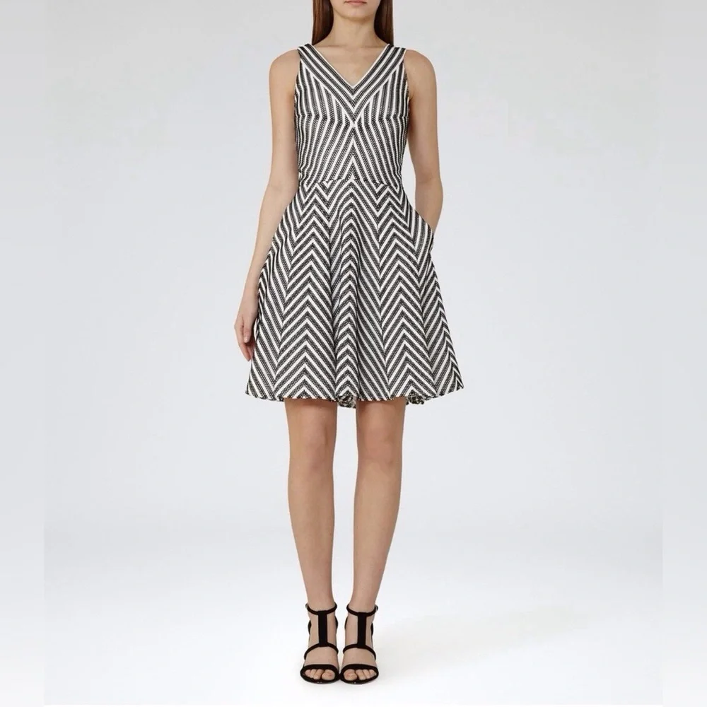 REISS Beverly Fit & Flare Dress in Black and White Size 4.